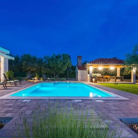 Steinvilla Mit Beheiztem Pool In Wunderschoener Natur Casa vacanze Privlaka (Zadar)