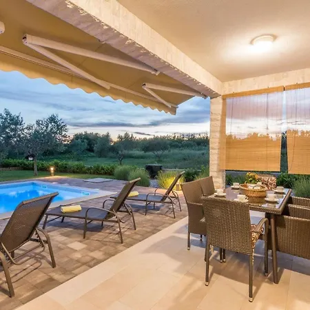 Steinvilla Mit Beheiztem Pool In Wunderschoener Natur Сasa de vacaciones Privlaka (Zadar)