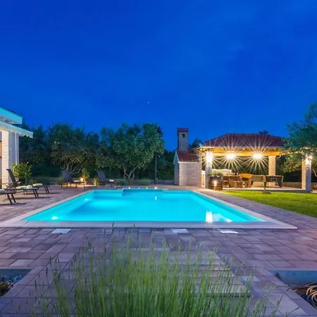 Casa vacanze Steinvilla Mit Beheiztem Pool In Wunderschoener Natur