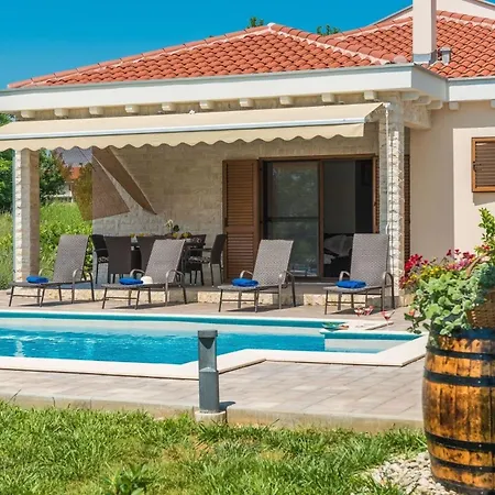 Semesterbostad Steinvilla Mit Beheiztem Pool In Wunderschoener Natur Privlaka (Zadar)